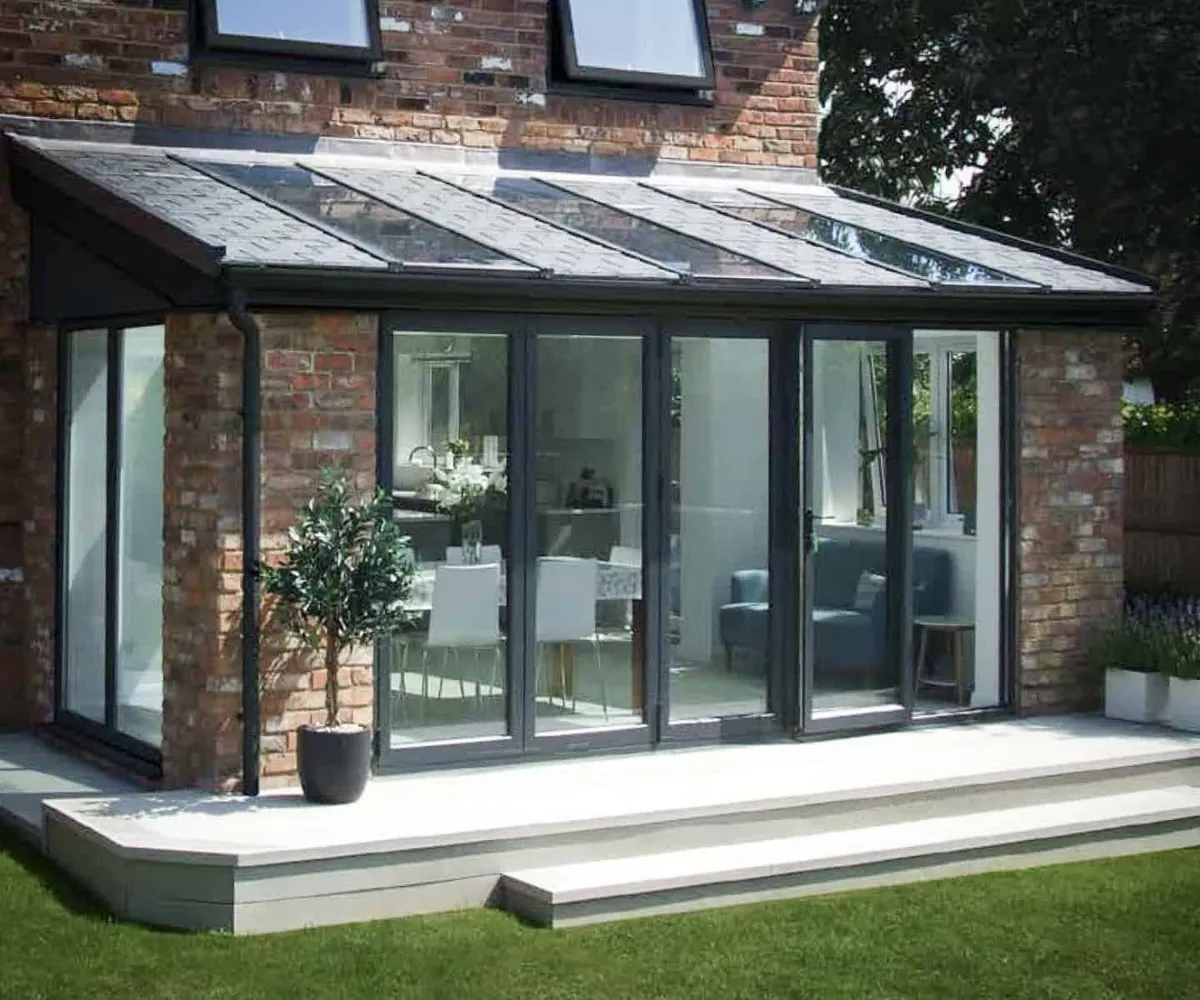 Lean-to glass roof on an extension